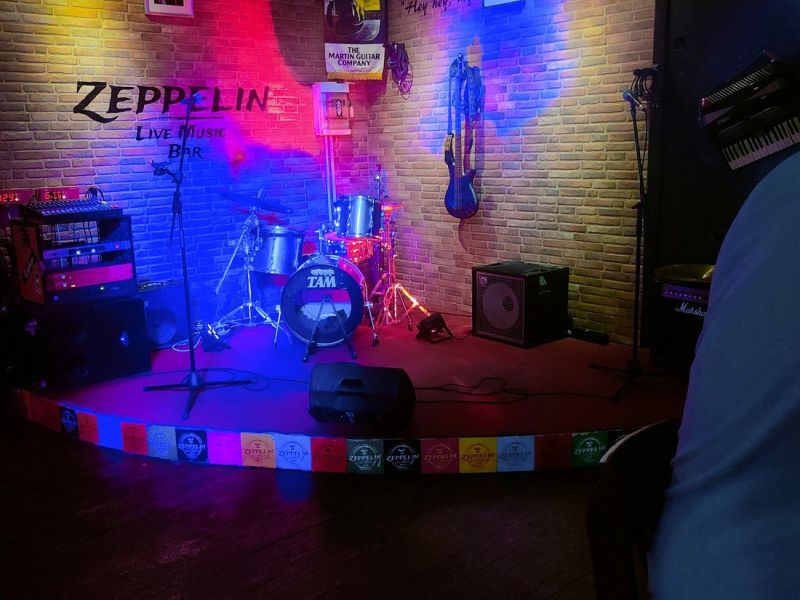 zeppelin live music bar
